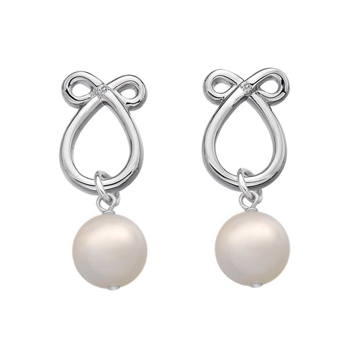 Teardrop Earrings with Cream Pearl.  Made with SWAROVSKI  ELEMENTS